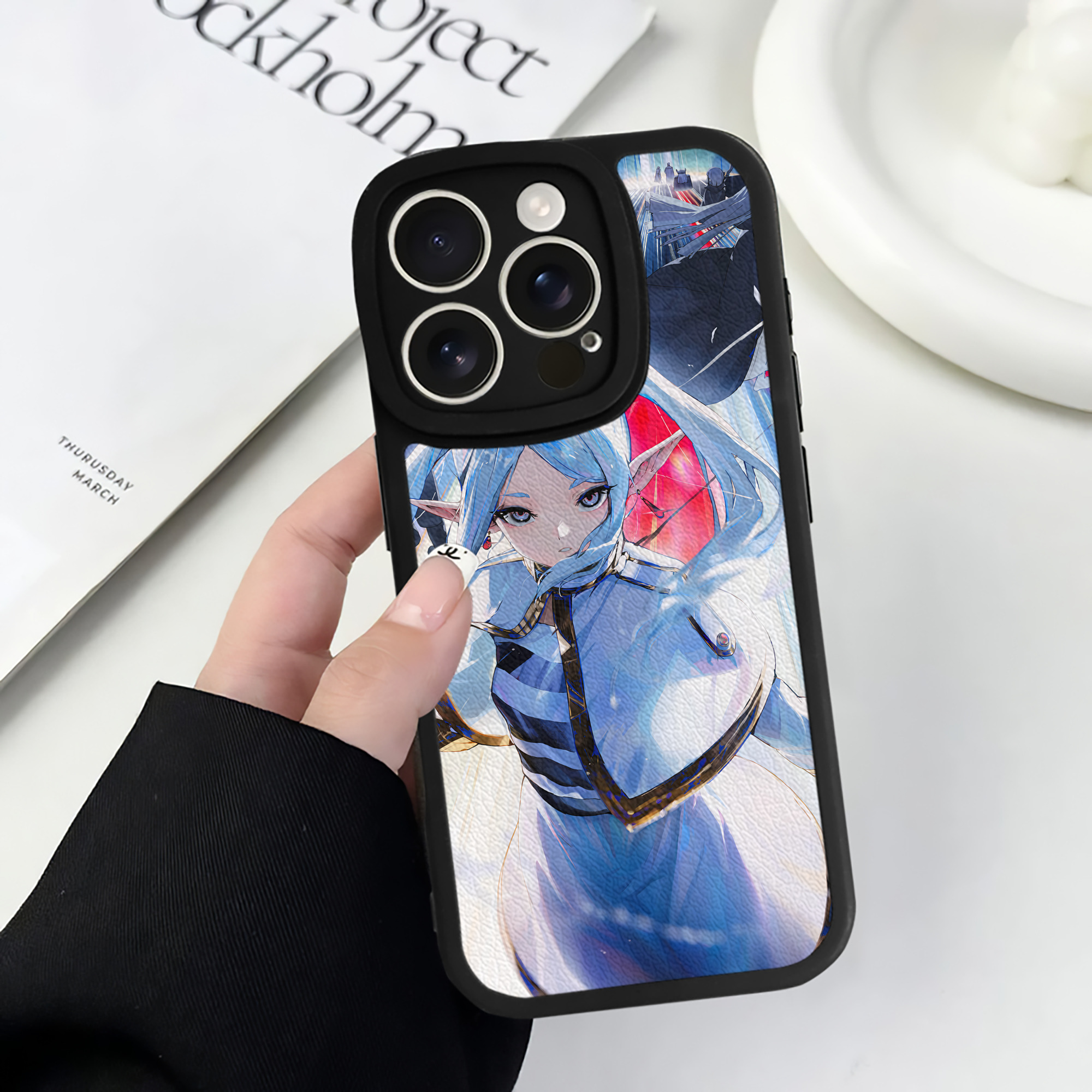 （画像用） 葬送のフリーレン Frieren 【iPhone 16シリーズ対応】シリコンスマホケース（レザー調） 材質：シリコン